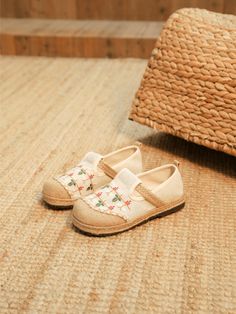 Step out in style with our Sweet Garden Linen Loafer! These sweet garden embroidered linen espadrilles are sure to keep you comfortably chic on any summer outing! Make your days bloom in style! 0.98" heel Slip-on Linen upper Textile lining Natural breathable linen insole TRP sole White Cotton Espadrilles With Round Toe, Casual Embroidered Espadrilles For Spring, Comfortable Cream Espadrilles For Spring, Casual Linen Espadrilles With Round Toe, Casual Embroidered Closed Toe Espadrilles, Spring White Textile Espadrilles, Embroidered Closed Toe Espadrilles For Spring, Spring Beige Textile Espadrilles, Summer Embroidered Espadrilles With Round Toe