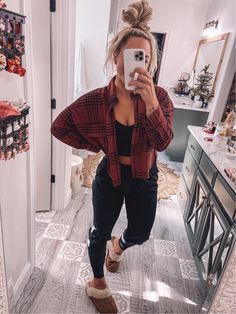 Laundry Day Outfit, Salem Outfits Fall, Salem Outfits, Flannel Outfits For Women, Holley Gabrielle, Outfits Flannel, Everyday Outfits Fall, Cute Lazy Day Outfits, Laundry Day