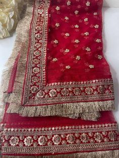 Wedding Dupatta Designs, Sabyasachi Dupatta, Wedding Chunni, Bridal Dupatta Designs, Bridal Chunni, Wedding Wear Indian, Wedding Anarkali, Dupatta Draping, Wedding Dupatta