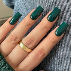 Super Cute And Stylish Ships In 5-10 Business Days Matte Green Nails, Emerald Nails, Green Acrylic Nails, Dark Green Nails, December Nails, Manicure Colors, Editing Photos, Flower Nail Designs, Nail Sets