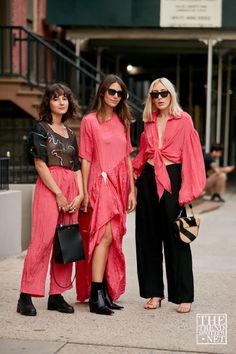 Fashion Week Outfit Ideas, Top Street Style, New York Fashion Week Street Style, Self Portrait Dress, Nyfw Street Style, 2020 Fashion Trends, French Women