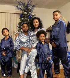 Devale Ellis, Family Holiday Pictures, Pajamas Aesthetic, Christmas Family Photoshoot, Family Photos With Baby, Squad Outfits, African American Family, Boys Christmas Outfits, Cute Twins