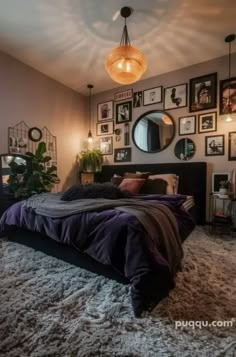 Infuse creativity into your space with our collection of baddie bedroom ideas. Explore unique concepts to transform your room into a stylish and inspiring haven. #scandinavianbedroomideas Baddie Bedroom Ideas, Baddie Bedroom, Bedroom Decor Inspiration, Dark Home Decor, Redecorate Bedroom