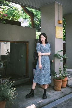 Flora Dress Outfit Street Styles, Korean Fashion Dress Classy Women, Casual Dress Korean Style, Midi Dress Outfit, Korean Outfit Street Styles, Ootd Dress, Quick Outfits, Fashionista Clothes, Fashion Attire