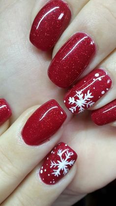 50 Festive Christmas Nail Art Designs To Wow This Season Holiday Nail Designs, Cute Christmas Nails, Red Nail, Winter Nail Art, Winter Nail Designs