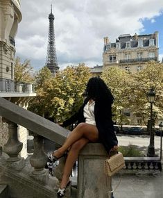 24 Hours in Paris London Aesthetic Black Woman, Paris Black Women, Paris Core, 2025 Goals, Black Paris, European Casual, French Aesthetic, London Aesthetic, Paris Trip