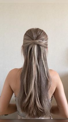 Half updo for straight hair (lite version) Updo For Straight Hair, Prom Curly Hairstyles, Bridesmaid Hair Straight, Straight Wedding Hair, Straight Hair Updo, Straight Prom Hair, Black Baccara, Prom Trends, Bridesmaid Hair Inspo