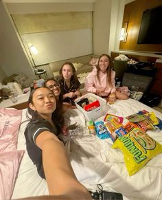 Pink Friends, Friendship Photo, Nicole Leano, Disney 2025, Nicole Laeno, Photos Bff, Girls Trips, Fun Sleepover Ideas, Sleepover Things To Do