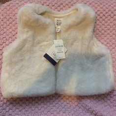 18-24 Months 31-33 In 27-30lbs Nwt Cute Warm White Outerwear, Cute Gap Outerwear For Fall, Gap Jacket, Faux Fur Vest, Faux Fur Vests, Gap Jackets, Fur Vest, Kids Jacket, Fur Coat