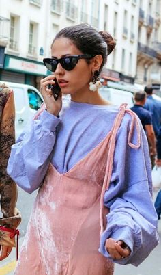 This velvet, pastel-hued street style embodies the kind of quirky elegance we adore. Gilda Ambrosio, Street Style Inspiration, Look Fashion, Style Me