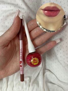 VIVIENNE SABOTAGE le grand volume 03+                                    CHUPA CHUPS lip locker Rasberry                           #lipstick #lips #combo #lipscombo #viviennesabo #chupachups Raspberry Lipstick, Lips Combo, Vivienne Sabo, Nail Art Printer, Raspberry Lips, Cosmetic Inspiration, Lip Makeup Tutorial, Lip Combo