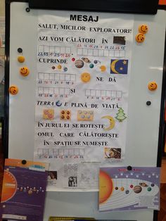 a bulletin board with pictures and words written in spanish on it, along with other magnets