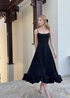 Uni Fits, Bustier Midi Dress, Romance Story, Gaun Fashion, Dream Style, Bustier Dress, Ruffled Maxi Dress, Deep Black