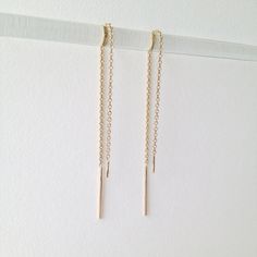 Thin 14K Gold Cable Chain Ear Threads with Uneven Double Bars Total length of entire thread is 3 7/8" including the bars. Sold in pairs only Gold Threader Earrings, Chain Threader Earrings, Elf Ear Cuff, Threader Earrings Gold, Elven Jewelry, Multiple Piercings, 2 Earrings, Thread Earrings, Delicate Chain