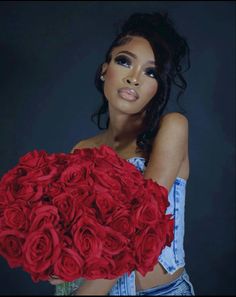 birthday ideas Roses Makeup, 16th Birthday Outfit, Sweet 16 Photos, 17th Birthday Ideas, Valentine Photo Shoot, 21st Birthday Photoshoot, Cute Birthday Pictures, 360 Wig, Beautiful Photoshoot Ideas