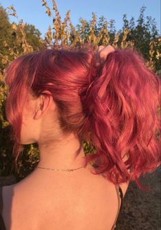 Raspberry Hair, 60 Hair, Pink Hair Dye, Strawberry Hair, Red Hair Inspo, Dyed Hair Inspiration, Pretty Hair Color, Hair Stylies, Bridal Hairstyles