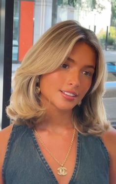 Structured Sophistication Bob Haircut Ideas : bob haircut, textured bob, bob haircut ideas Bob Blonde Haircut, Short Haircut 90s Style, Cute Short Haircuts Blonde, Cute Bob With Curtain Bangs, Blonde Rachel Haircut, Short Flipped Out Bob, Long Bob Blow Dry, Long Bob Haircut Blonde, Voluminous Haircut Short