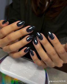 Black Nails Silver Chrome, Black Gel Nails With Chrome, Black Chrome Gel Nails, Black Nails Chrome Design, Black Rainbow Chrome Nails, Black Nails With Pearl Chrome, Black Nails With Silver Chrome, Dark Chrome Nails Designs, Dark Silver Chrome Nails