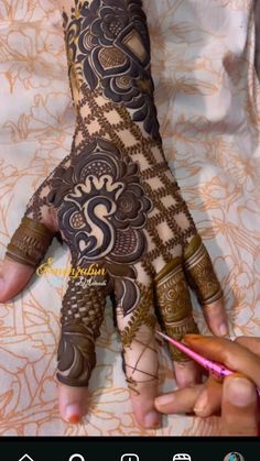 #mehndi #henna #wedding #hennaart #hennaartist #mehndidesigns #hennatattoo #mehendi #mehndidesign #hennadesign #mehndiartist #hennadesigns #mehndiart #bride #bridalhenna #hennainspire #art #hennalove #indianwedding #bridalmehndi #bridal #mehandi #love #hennawedding #pakistaniwedding #hennainspo #mehndilove #whitehenna #mehndibride #hennainspiration S Mehendi Design, Mahendi Dizain, Heart Mehendi, Mehandhi Designs, Cute Henna Designs, Mehndi Mehndi, Mahendi Designs