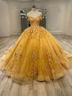 Quince Ideas Beauty And The Beast, Yellow Gold Quinceanera Dresses, Yellow Quincenera Dresses, Yellow Xv Dresses, Quince Yellow Dresses, Yellow Dress Quinceanera, Beauty And The Beast Quince Dress, Beauty And The Beast Sweet 16 Dresses, Yellow 15 Dresses