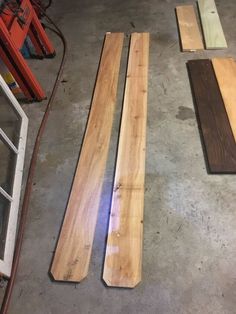 three pieces of wood are laying on the floor