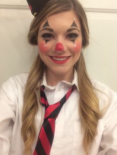 cute clown makeup More Easy Clown Makeup, Circus Makeup, Halloween Makeup Clown, Halloween Make-up Looks, Diy Halloween Makeup, Makeup Crafts