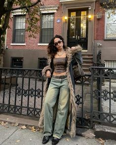 Fall Block Party Outfit, 90s New York Fashion, Earthy Winter Outfits, 2000s Fashion Outfits Winter, Gig Fashion, Black Hippie Outfits, Gypsycore Fashion, Earth Toned Outfits