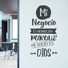 a wall sticker with the words in spanish