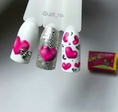 Such cute heart designs that are ADORABLE!💕💕💓 Heart Nail Designs, Valentine Nail Art, Festive Nail Art, Nail Art Gel, Heart Nail, Minimalist Nail Art, Nail Designs Valentines, Heart Designs