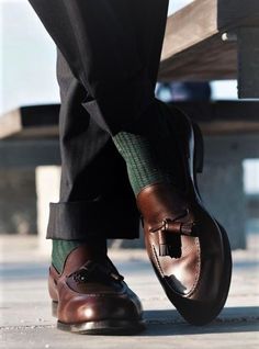 Oxford Brogues, Socks Sneakers, Tassel Loafers, Formal Shoes, Well Dressed Men, Womens Oxfords, Classic Outfits, Vintage Shoes, Mens Socks