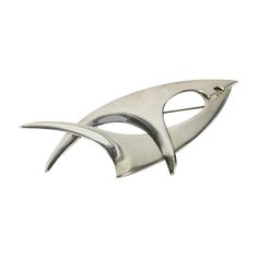 A Striking Iconic Modernist Abstract Fish pin by the famous Sierra Mexico Silversmiths. Beautifully crafted in sterling silver; measuring approx 4” x 2”. Fully hallmarked: MEXICO SIERRA 925 TD C1960s. Add a little flair to any outfit! Mod Jewelry, Fish Brooch, Valentino Couture, Fish Design, Treasure Chest, Century Modern, Brooch Pin, Mid-century Modern, Vintage Jewelry