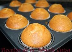 freshly baked muffins in a black tray ready to be eaten