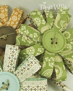 there are many different types of buttons on this brooching set, including one with a flower and the other with a button