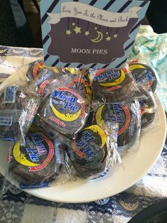 there is a plate full of moon pies on the table with a sign that says moon pies