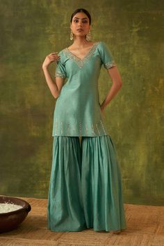 Buy Green Kurta And Pant Velvet Sequin Gardenia Yoke Short Set For Women by KARAJ JAIPUR Online at Aza Fashions. Kurta Patterns, Embroidered Shorts, Fashion App, Kurta Designs, Short Set, Designer Suits