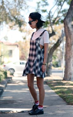 How to pull off 90's grunge 90s Fashion Women, 90s Fashion Grunge, Grunge Dress, Fashion Male, Rave Outfit, 90s Fashion Outfits, Sport Style, Outfit Trends, 90s Grunge