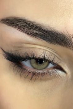 Siren Eyeliner, Eyeliner Simple, Siren Eyes Makeup, Mermaid Eye Makeup, Siren Eye, Perfect Eye Makeup, Make Up Inspiration, Makeup For Hazel Eyes