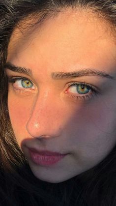 Blue Hazel Eyes, Pretty Eyes Color, Heterochromia Eyes, Rare Eye Colors, Black Hair Green Eyes, Eye Color Chart, Rare Eyes