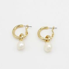 Earrings Gold Pearl, Stock Flower, Glam Style, Fresh Water Pearls, Fresh Water Pearl, Water Pearls, Glam Fashion, Gold Pearl, Ladies Boutique