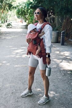 Pregnant Girl Summer, Pregnant Hiking, Moms Goals, Stylish Maternity Outfits, Workout Aesthetic, Future Mom, Foto Baby, Mama Style