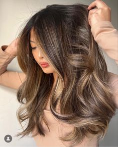 Beige Brunette, Light Brown Hair Styles, Brown Hair Styles, Brunette Roots, Light Brown Hair Color, Light Brunette Hair, Rambut Brunette, Beige Hair, Korean Hair Color