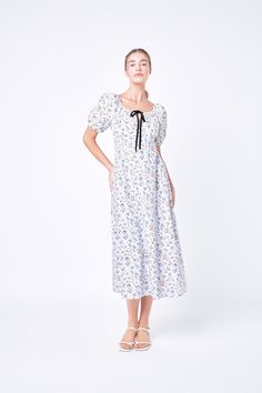 Este vestido largo con estampado floral ofrece la combinación perfecta de estilo y comodidad. Con un escote redondo largo y mangas cortas abullonadas, este vestido te permite tener la libertad de moverte y relajarte como quieras. El diseño fruncido añade un toque extra de carácter a cada vestido haciéndolo único y especial. Prepárate para causar sensación con este vestido atemporal y favorecedor.





 Escote redondo

 Longitud máxima

 Manga corta abullonada

 Reunido

 Cierre de cremallera lateral invisible

 Forrado

 Lavado de manos en frio

 No usa blanqueador

 No secar en secadora

 Plancha baja

 Exterior: 100% algodón

 Contraste: 100% Algodón

 Forro: 100% Algodón

 Exclusivo para decoración

 Exclusivo de Elástico









 BH816D

 Longitud total: 51,75 "Busto: 36,5"

 S

 MULT Summer Maxi Length Puff Sleeve Dress For Daywear, Modest Short Sleeve Puff Sleeve Dress, Casual Maxi-length Puff Sleeve Dress With Gathered Sleeves, Casual Maxi Length Puff Sleeve Dress With Gathered Sleeves, Feminine Midi Dress With Gathered Neckline And Short Sleeves, Casual Maxi Dress With Gathered Sleeves For Garden Party, White Midi Dress With Gathered Neckline And Short Sleeves, Casual Puff Sleeve Maxi Dress For Daywear, Modest Puff Sleeve Midi Dress For Summer