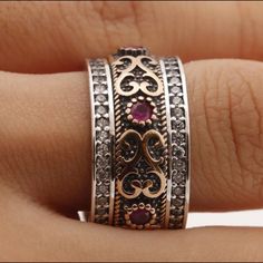 With Vintage Appeal & Stunning Sparkling Pink Crystals This Vintage Look Band Ring Is Simply Gorgeous! Finger Rings For Men, Thick Rings, Vintage Jewellery Rings, Punk Jewelry, Star Sapphire, Meaningful Jewelry, Purple Rhinestone, Bohemian Rings, Rhinestone Ring