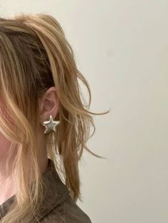 Star Earrings Large, Large Star Earrings, Silver Star Jewelry Aesthetic, Gold Star Earrings Aesthetic, Silver Jewelry Stars, Outfits With Statement Necklace, Chunky Star Earrings, Oversized Stud Earrings, Silver Funky Jewellery