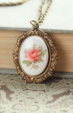 Jewellery Shops, Jewelry Victorian, China Jewelry, Broken China, Classic Necklace, Cameo Necklace, Rose Necklace