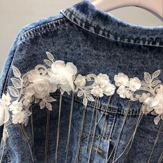 Ropa Upcycling, Cl Fashion, Diy Denim Jacket, Denim And Diamonds, Lined Denim Jacket, Embroidered Denim Jacket, Denim Ideas, Denim Crafts, Denim Diy