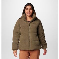 The perfect puffer for all-day comfort. This Sherpa jacket is soft, stylish, and packed with 100% recycled insulation to keep in just the right amount of warmth while feeling lightweight. Sherpa Jacket, Columbia Jacket, Green Jacket, Everyday Outfits, Insulation, Columbia, Puffer, Winter Jackets, Coats Jackets