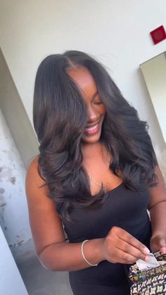 Hair by Dallas stylist @mercedes_maddox on IG Sew In Weave Hairstyles, Diy Hair Wig, Sew In Hair Extensions, Middle Part Hairstyles, Sew In Hairstyles, Birthday Hairstyles, Dope Hairstyles, Hair Laid