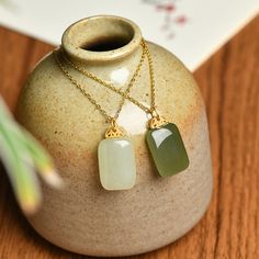 Elegant Rectangular Jade Necklace, Rectangular Jade Gemstone Necklaces, Rectangular Jade Gemstone Necklace, Handmade Yellow Gold Jade Necklaces, Handmade Yellow Gold Jade Necklace, Gold Jade Necklace Fine Jewelry, Gold Jade Necklace In Fine Jewelry Style, Fine Jewelry Gold Necklace With Jade, Jade Charm