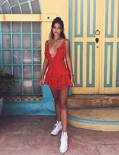 Chucks Outfit, How To Style Converse, Converse With Dress, Dress With Converse, White High Top Converse, Red Polka Dot Dress, Outfits With Converse